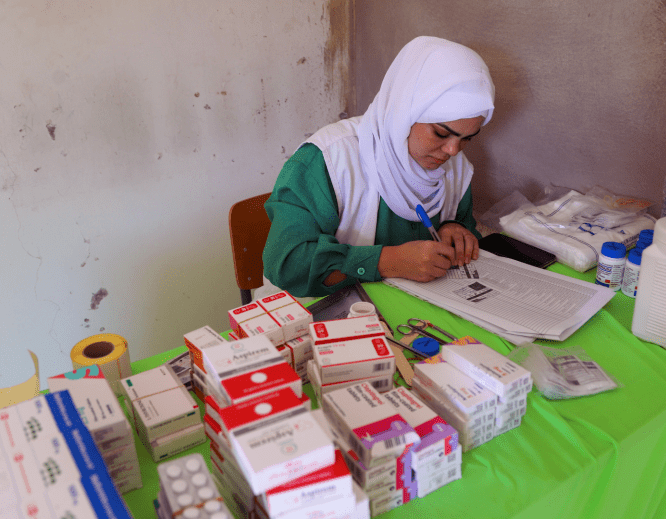 Hala Hussein, MSF dispenser, receives patients after their consultations to give them their prescribed medications.