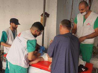 MSF medical staff apply a dressing to a young child at the MSF Burns Clinic in central Gaza after he suffered from severe burns in an airstrike. Gaza, 19 October 2023.