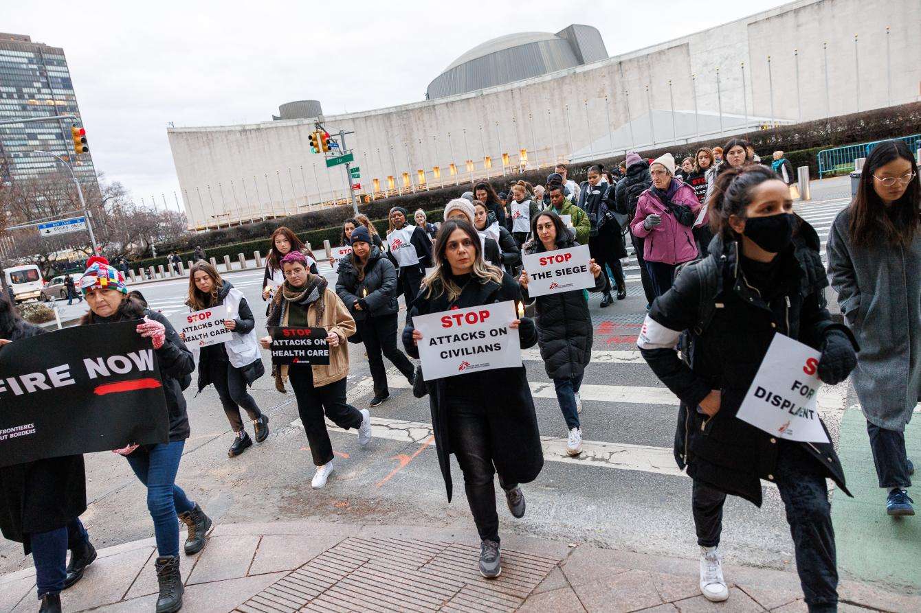 MSF staff in New York demand a ceasefire in front of the United Nations